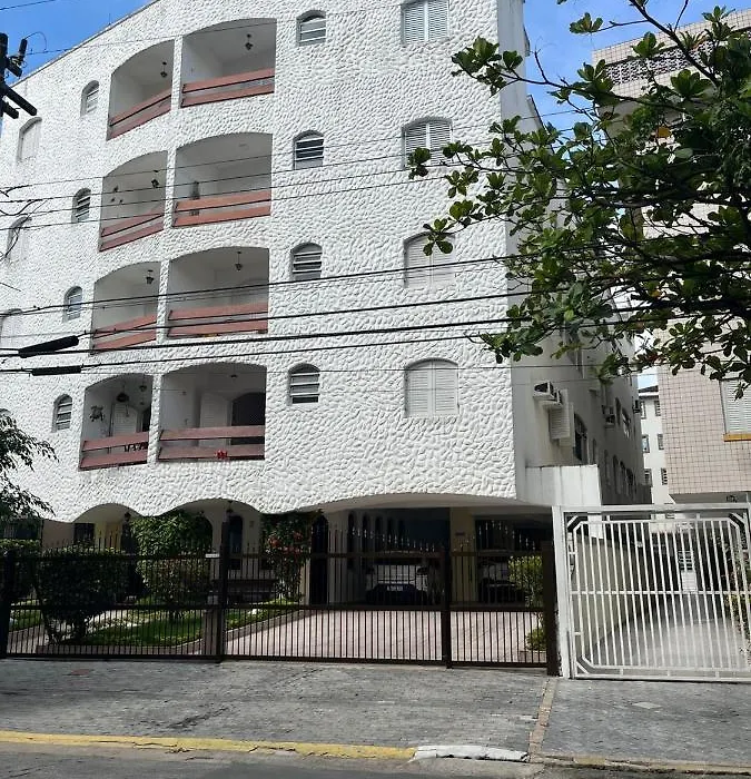 Apê Charmoso Ed Carpentier a 200m da Enseada 2 Quartos, Cozinha Americana e Conforto para 6 Pessoas-1