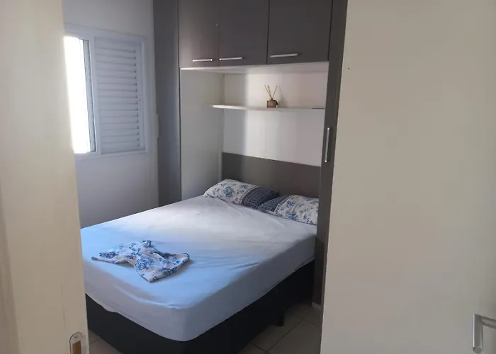 Apartamento 500m Praia da Enseada Guarujá varanda e vaga de garagem